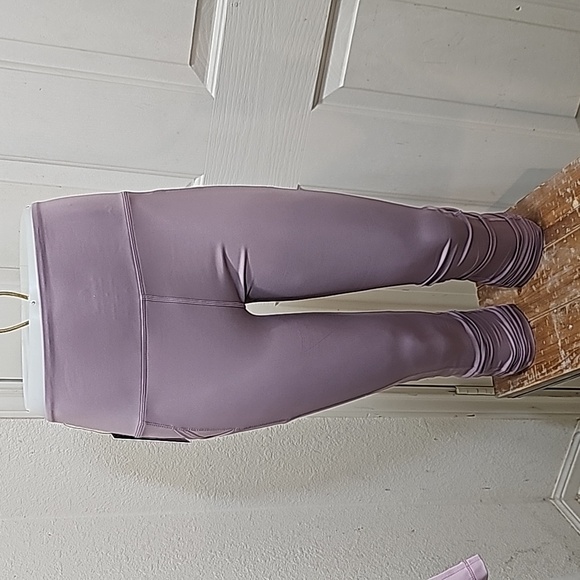 Legend and 90°Degree Leggings - Picture 3 of 13